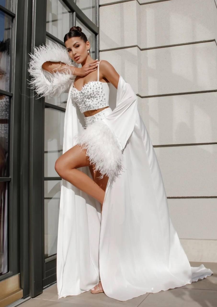 What type of fabrics are available for bridal robes? - voirbride